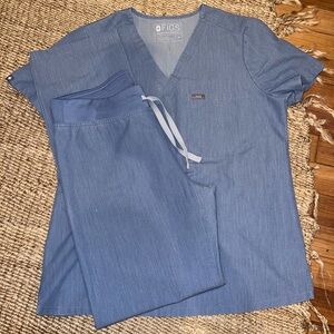 Figs scrub set top M, bottom S tall blue